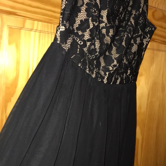 Casual Black Dress with Lace Design - Picture 5 of 5